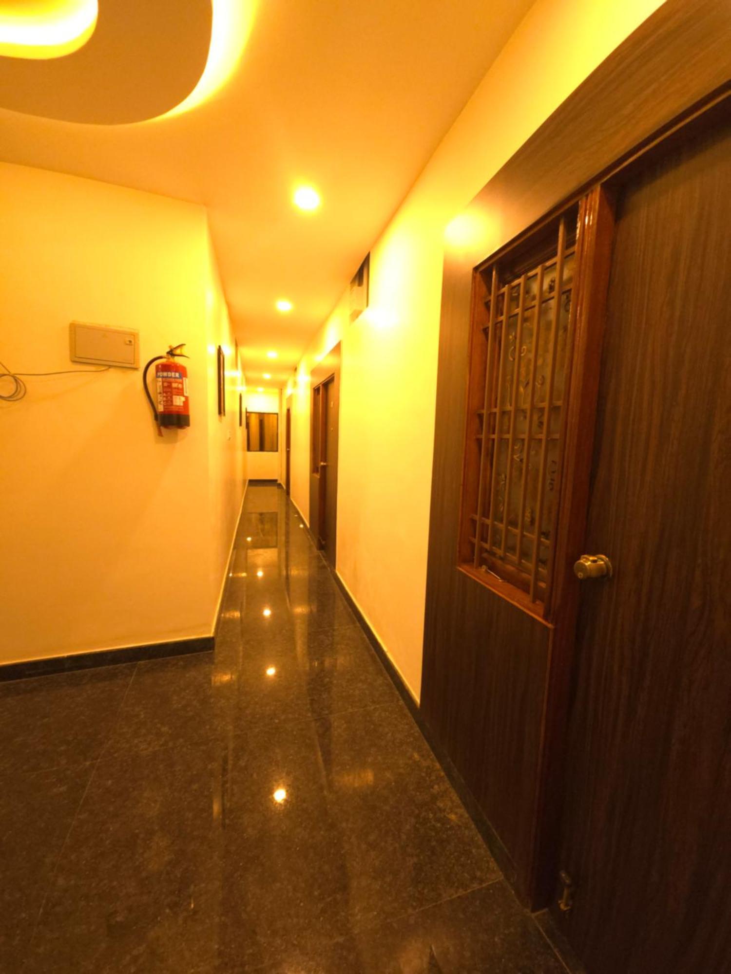 Shreem Sesha Sai Residency Hotel ติรุวันนามาลัย ภายนอก รูปภาพ
